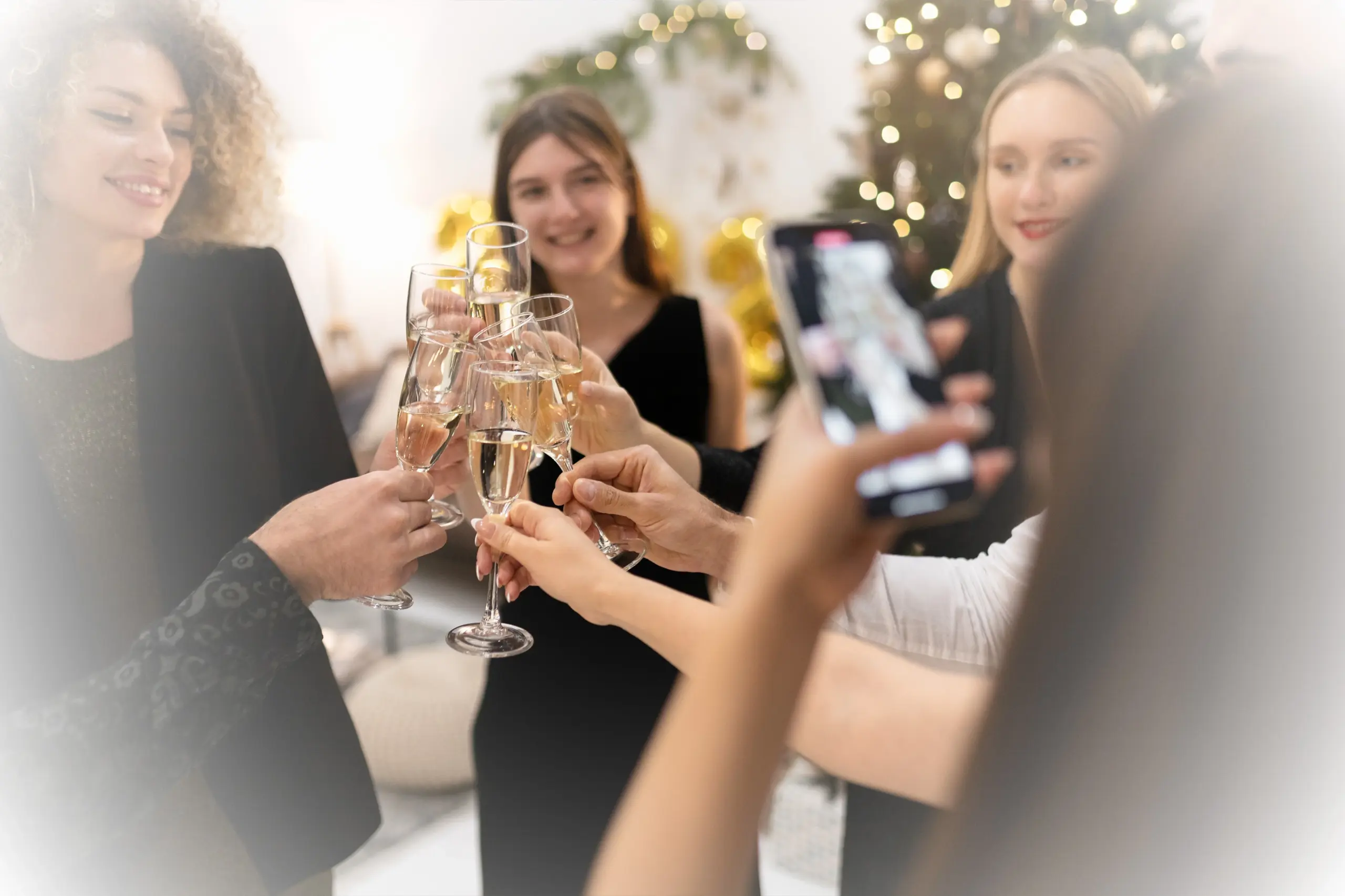 vegas_website_firmenevent-anstoßen Weihnachtsfeier im Vegas Event Center in Lübeck